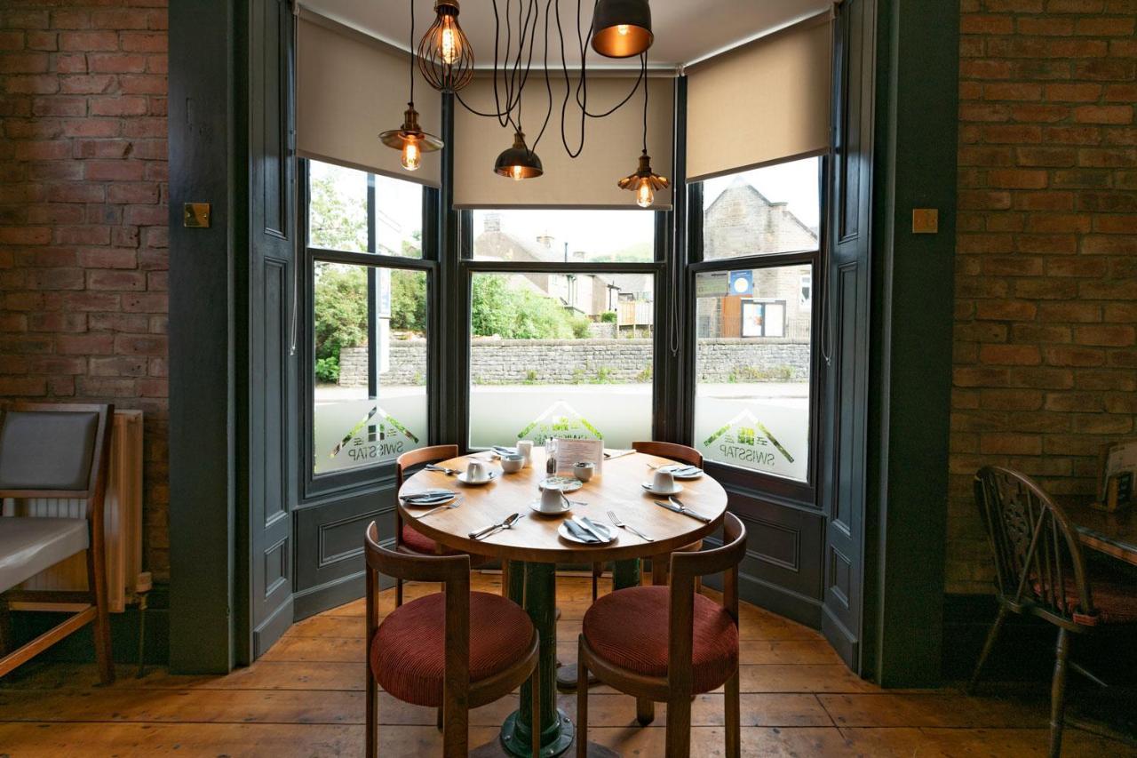 Swiss House B&B Castleton  Buitenkant foto