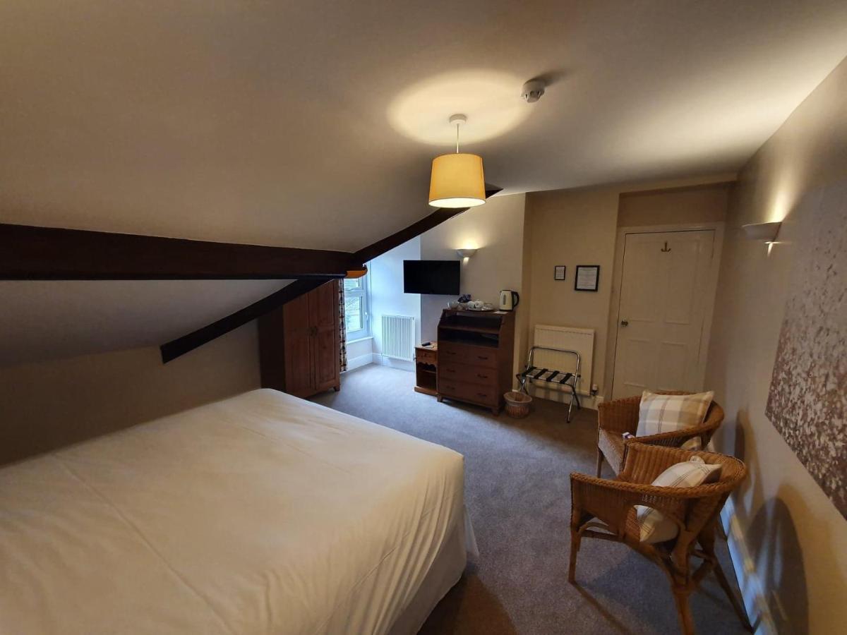 Swiss House B&B Castleton  Buitenkant foto