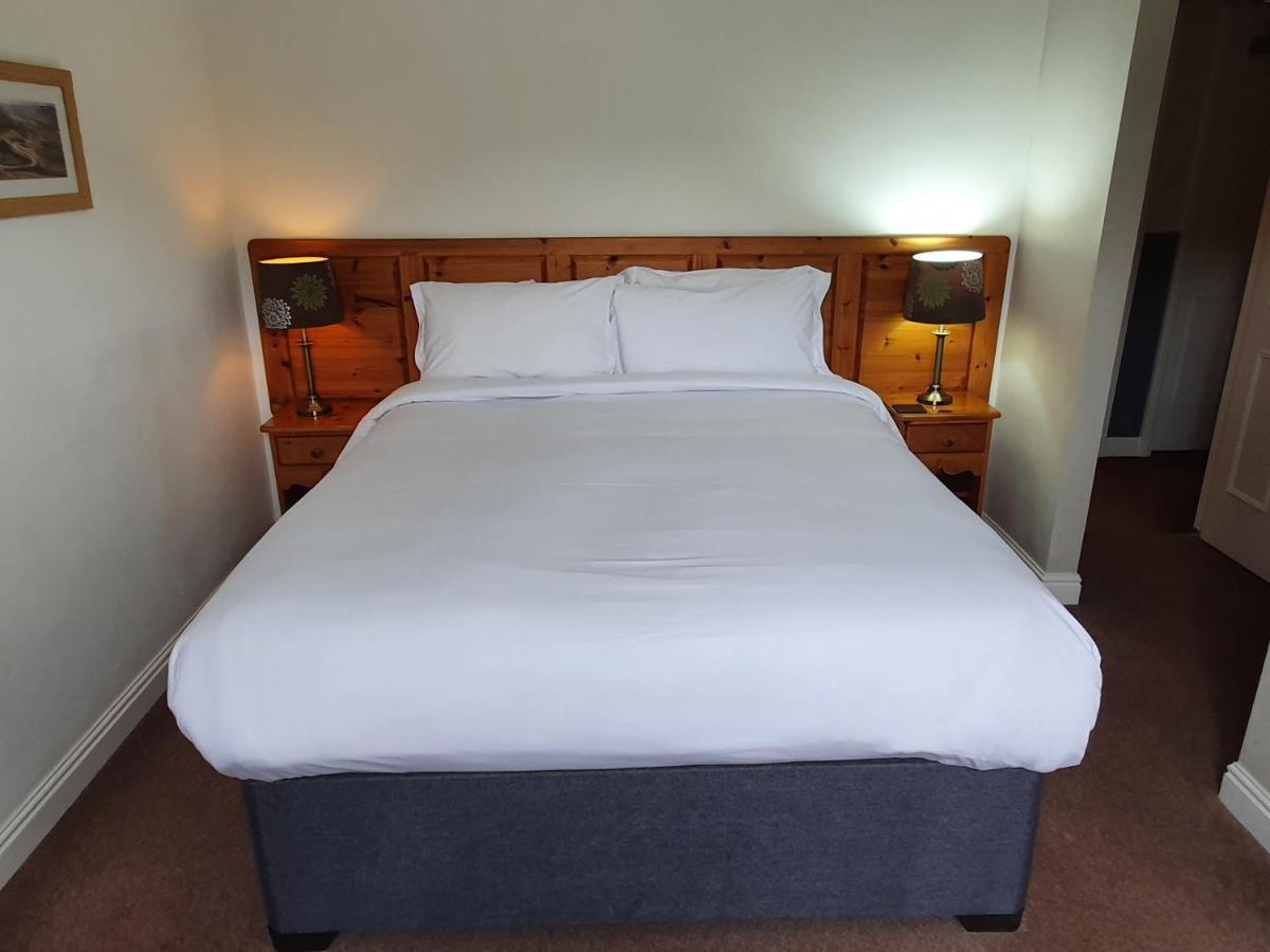 Swiss House B&B Castleton  Buitenkant foto