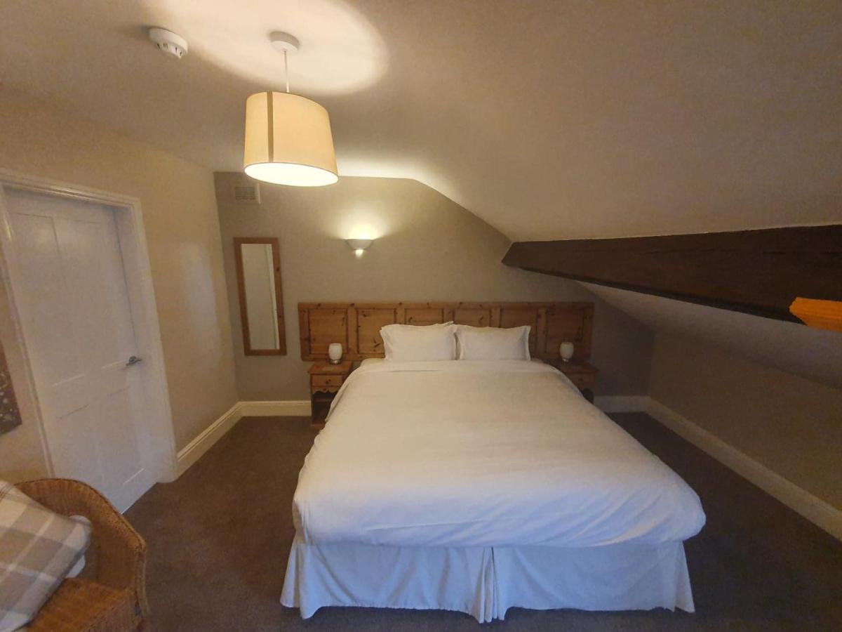 Swiss House B&B Castleton  Buitenkant foto