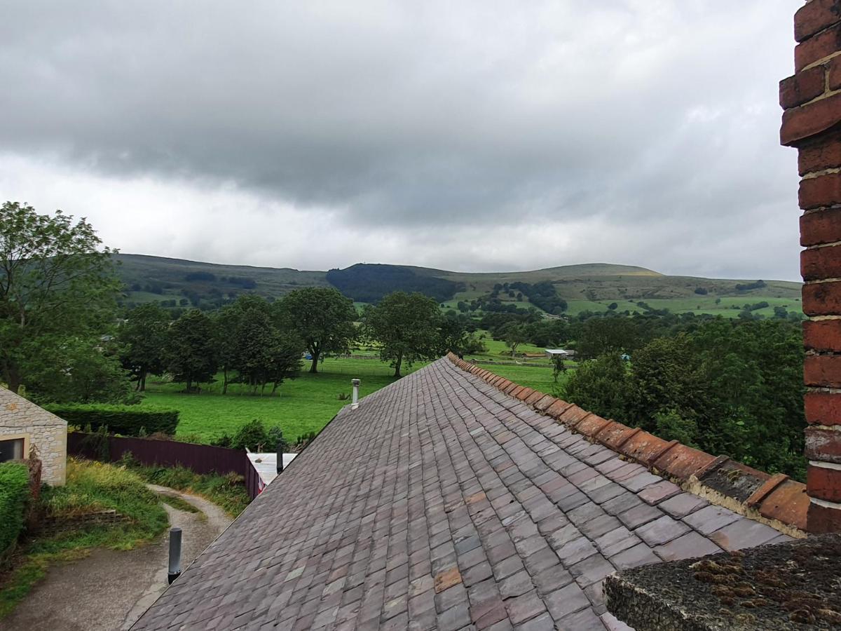 Swiss House B&B Castleton  Buitenkant foto
