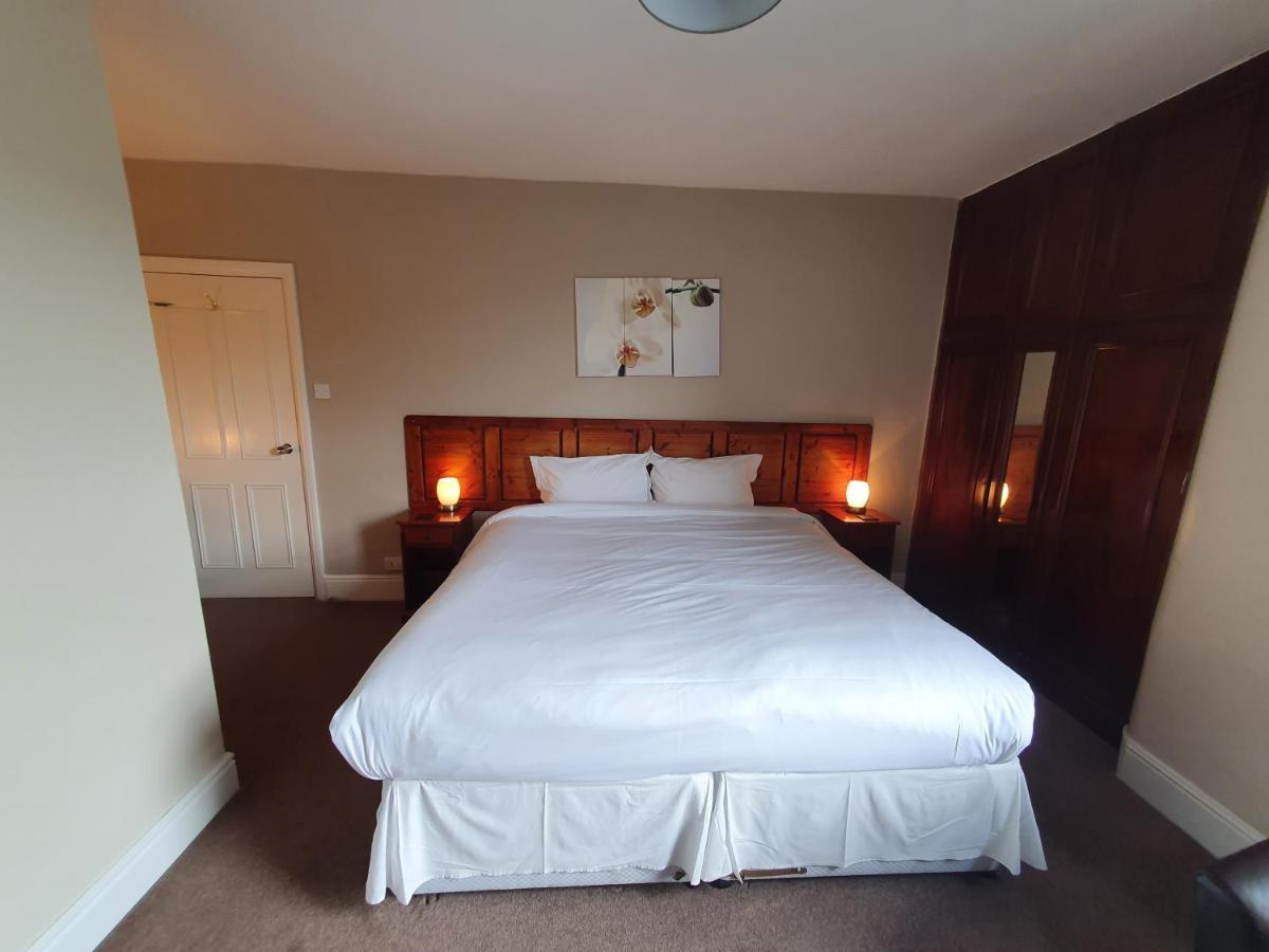 Swiss House B&B Castleton  Buitenkant foto