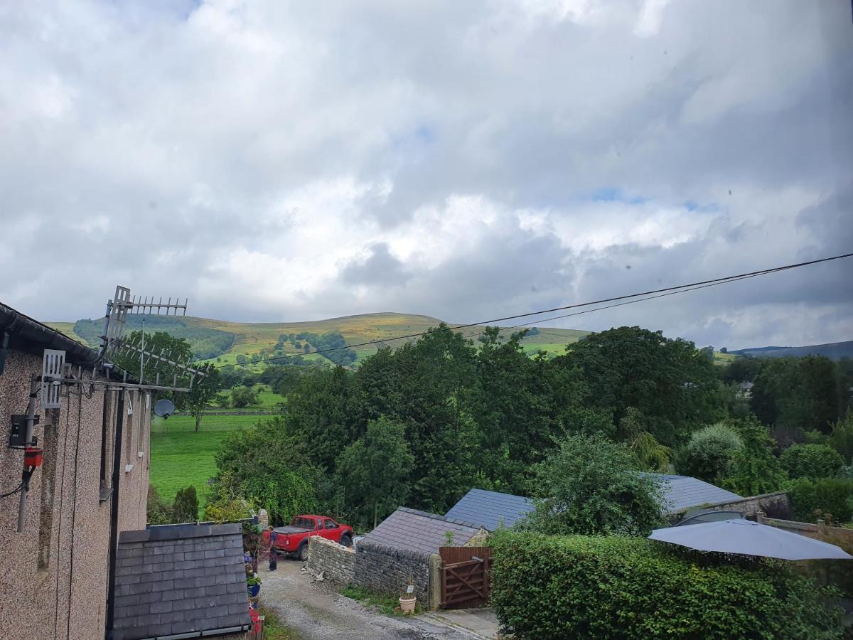 Swiss House B&B Castleton  Buitenkant foto