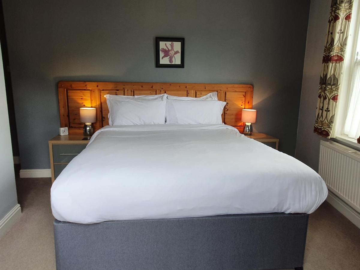 Swiss House B&B Castleton  Buitenkant foto