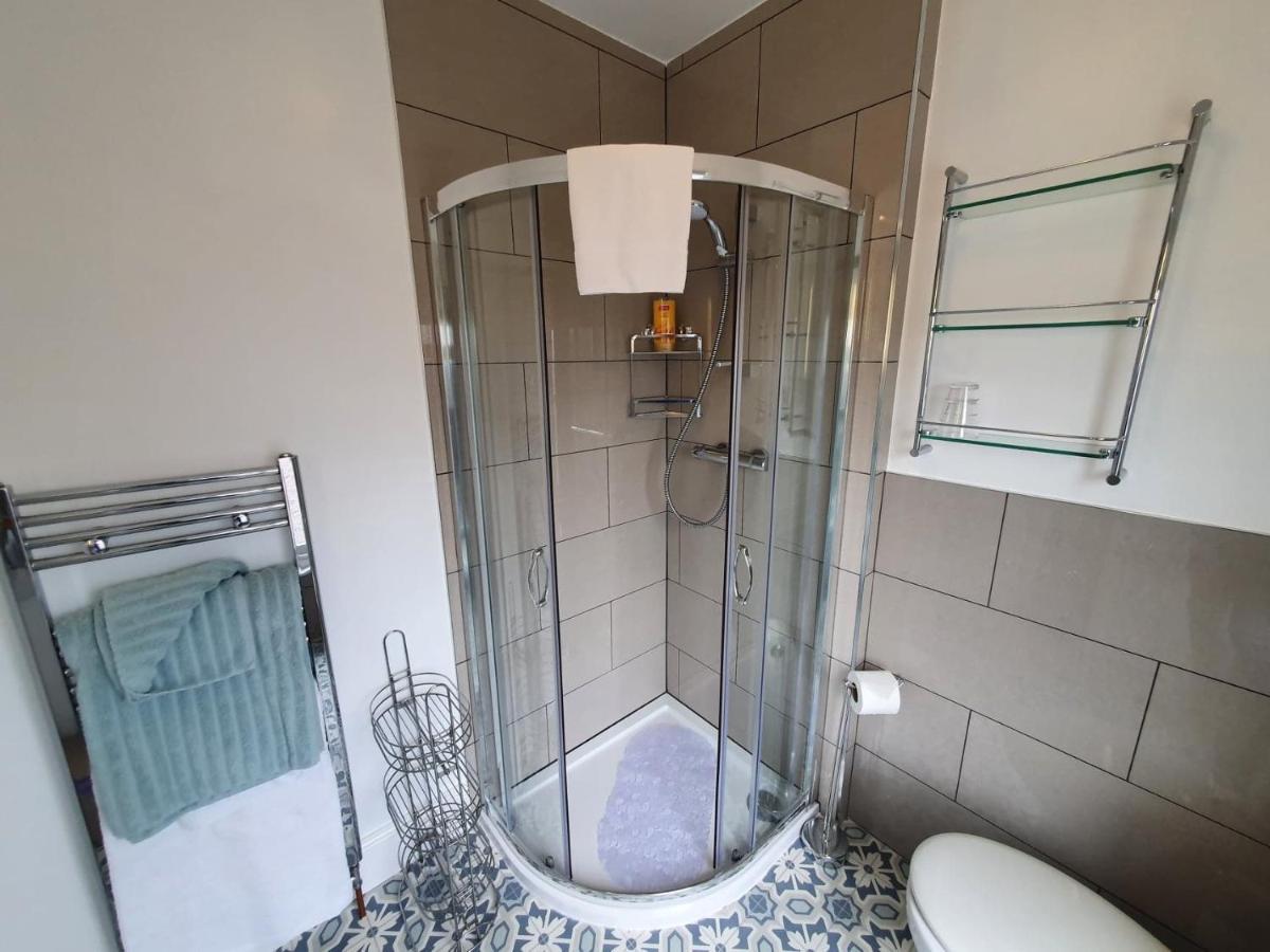 Swiss House B&B Castleton  Buitenkant foto