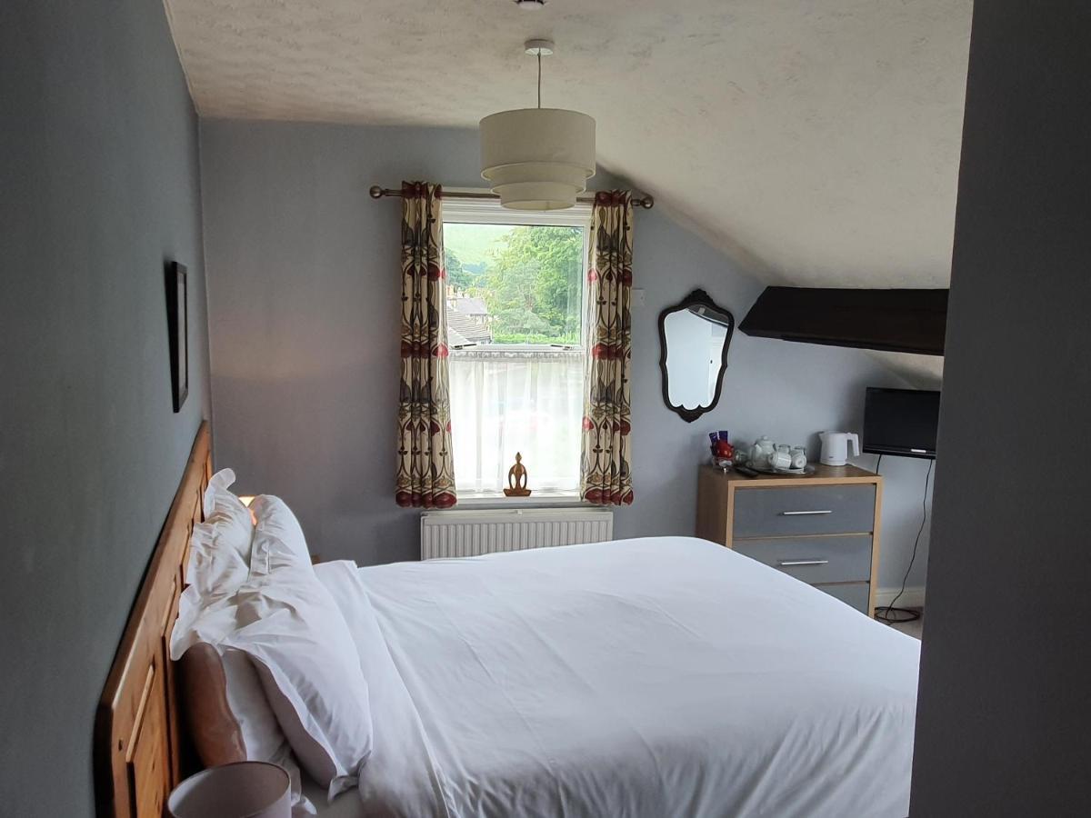 Swiss House B&B Castleton  Buitenkant foto
