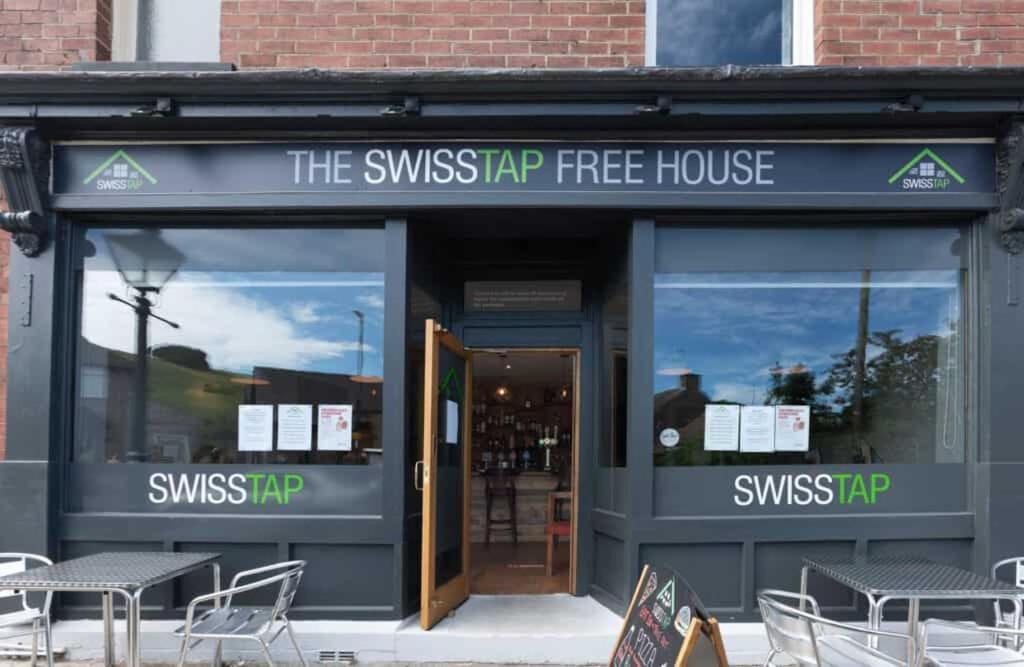 Swiss House B&B Castleton  Buitenkant foto